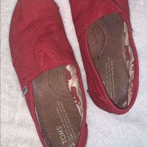 Red toms women’s size 6